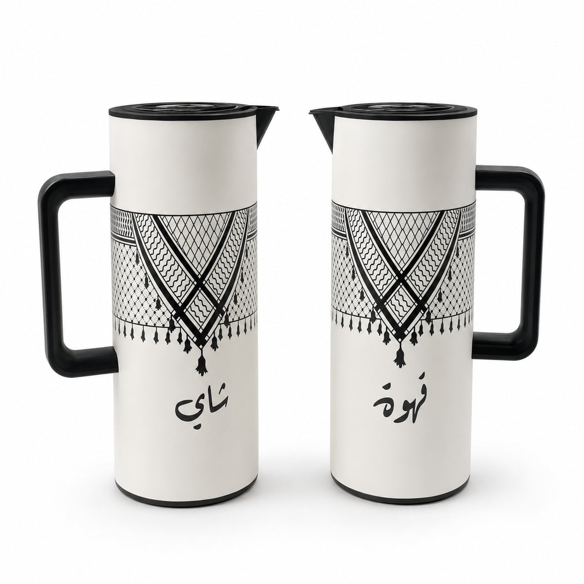 Thermoskanne mit Kufiya-Motiv – Varianten Kaffee und Tee auf weißem Hintergrund